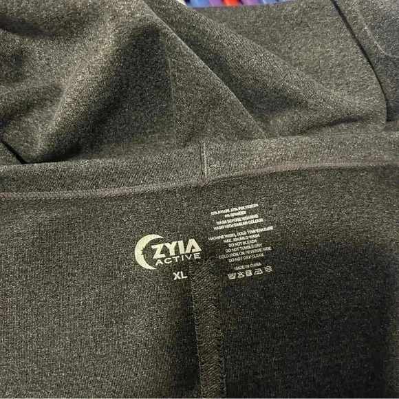 Zyia Long Sleeve Tee - Picture 4 of 4